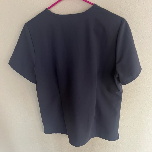 Charcoal Casma 3-Pocket Scrub Top FIGS - Picture 3 of 5